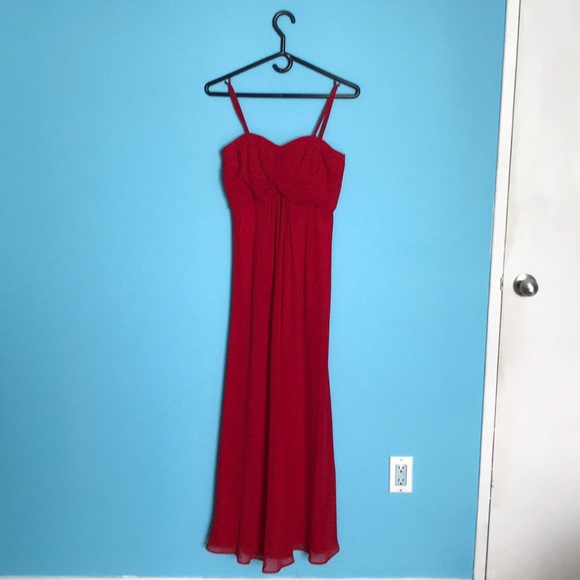 ๐๐ป Deep red prom/evening maxi gown. - Picture 2 of 7